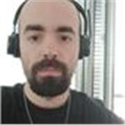 Tengo estudios en proceso en filología hispánica, además tengo nivel nativo tanto en español como en inglés 