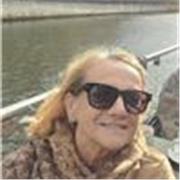 Passione ed empatia, simpatia, leggerezza, accuratezza e serietà 