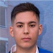 Profesor de fisica que imparte clases a niños y adolescentes