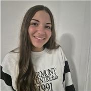 Soy una adolescente de 14 años seria y responsable con experiencia en trato con niños de primaria.