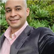 Profesor de finanzas, especialista en Gerencia Financiera, con experiencia en lo referente a Finanzas corporativas