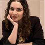 Profesora de Inglés y Primaria formada además además en educación no formal a través del movimiento scout. 