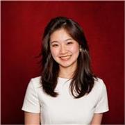 Étudiante chinoise en France, trilingue, lauréate du Concours général en composition et version chinoise, tutrice de langues.
