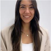 Graduada en magisterio infantil y española, tengo una gran vocación por la enseñanza y experiencia trabajando con niños.