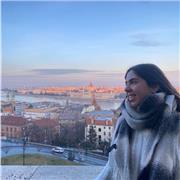 Profesora de inglés con título c1 por Universidad de Cambridge. Impartiría clases online y presencial si la ubicación lo permite