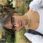 Profesora de inglés brinda clases virtuales a personas de todas las edades