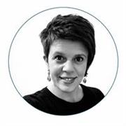 Professeur d’art dans mon atelier « Les récrés colorées » 