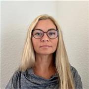 Profesora titulada en TEFL, con amplia experiencia en comunicación y gestión, ofrece clases de inglés online para adultos y jóvene