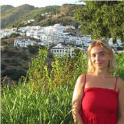 Soy alegre y trabajadora y me gustaría dar clases a niños y niñas de primaría