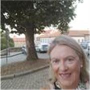 Profesora dinámica y buena comunicadora, criada en Francia