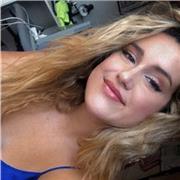 Soy una persona super ambiciosa, que siempre esta dispuesta a aprender cosas nuevas. Considero que puedo aportar muchas experiencias y cosas. Me defino como una persona muy amable y creativa. Actualmente estoy en la universidad autonoma cursando magisteri