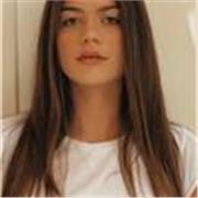 Studentessa universitaria di ingegneria con certificazione C1 in lingua inglese