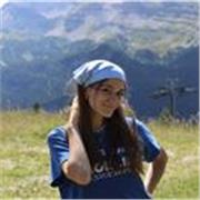 Studentessa offre lezioni di inglese, italiano e latino per studenti delle superiori e aiuto compiti e lezioni di tutte le materie per medie ed elementari
