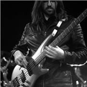 Clases presenciales y online de bajo eléctrico. Especializado en rock y metal, slap, tapping, fingerstyle, púa y thumping