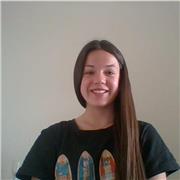 Profesora de apoyo escolar especializada en clases para niños de forma presencial