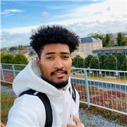 Professeur de FLE (français langue étrangère). Mais je peux aussi enseigner l'espagnol comme cours de soutien