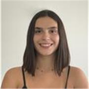 Podría dar clase a estudiantes de primaria y la ESO e incluso de bachillerato si es de sociales o asignaturas como biología 