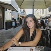 Estudiante de derecho, estudié ciencias sociales en bachillerato.
