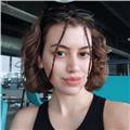 Her yastan çocuğa ders veren ingilizce öğretmeni