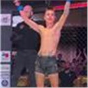 Profesor de boxeo y defensa personal con más de 5 años de experiencia en diversas artes marciales.