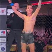 Profesor de boxeo y defensa personal con más de 5 años de experiencia en diversas artes marciales.