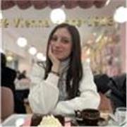 Studentessa di lingue presso l’università Ca’ Foscari, diplomata al liceo linguistico in inglese, tedesco e spagnolo. 