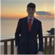 soy Manuel y ofrezco clases de inglés para todas las edades, adaptadas a las peticiones del alumno. Poseo el título C1 de inglés y he vivido un año en Estados Unidos, además soy profesor de esquí, por tanto tengo experiencia con niños y me encanta pasar t