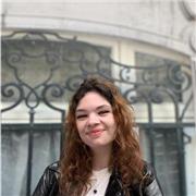 Aide aux devoirs et soutien scolaire pour les élèves de primaire. Disponible aussi pour des cours d’anglais jusqu’au lycée et de français