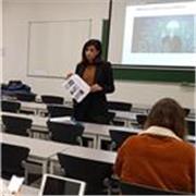 Profesora de inglés apoyo en otras asignaturas