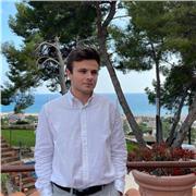 Soy un profesor que estudia una ingeniería de telecomunicaciones, y que soy capaz de dar clases de todas las materias hasta nivel de segundo de bachillerato (incluido), mis especialidades son las matemáticas la física la tecnología y la historia