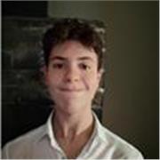 Profesor de música de piano graduado del conservatorio y en carrera