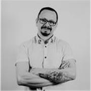 Psicólogo experto en Inteligencia Emocional, dedicado a promover el bienestar, la autorregulación y las habilidades socioemocional