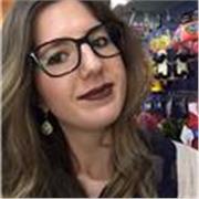 Diplomata in scienze umane e qualificata come assistente all ‘infanzia e operatrice socio assistenziale
