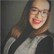 Profesora de Humanidades imparte clases para todos los niveles de primaria, secundaria y bachillerato