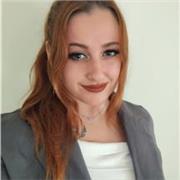 Profesora de Historia del Arte y Humanidades con amplia experiencia en clases y talleres de centros culturales de Madrid