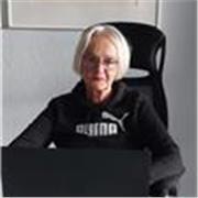 Sprachafine Tutorin unterrichtet Deutsch und Französisch für Teens und Erwchsene 