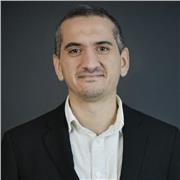 Professeur particulier expérimenté donne des cours de mathématiques et de physique aux élèves de collège et lycée