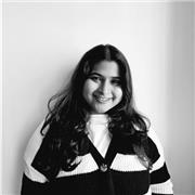 English tutor helping students improve speaking, writing, grammar, and confidence