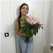 Me defiendo como una chica paciente y comprensiva, me abro a dar clases a cualquier tipo de persona.