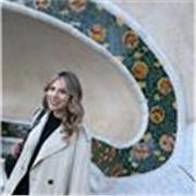 Profesora para dar clases en primaria y secundaria, me especialice en humanidades, soy pedagoga :)