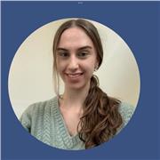 Laureata in Biologia impartisce lezioni in inglese e chimica per studenti del liceo