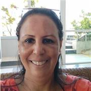 Pedagoga com especialização em surdez e experiência com crianças e adolescentes com deficiência