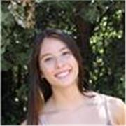 Profesora particular de inglés imparte clases a niños de todas las edades