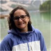 Offro lezioni per bambini dai 3 ai 10 anni, insegnando l'inglese in modo divertente e inserendo il linguaggio quotidiano.