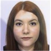 Ragazza diplomata al liceo linguistico impartisce lezioni di inglese e spagnolo a studenti di elementari, medie e superiori