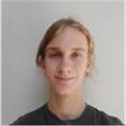  “Graduado en Composición y finalizando el Grado en Historia y Ciencias de la Música. 
