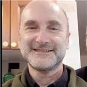 J'enseigne l'espagnol. Je suis d'origine argentine