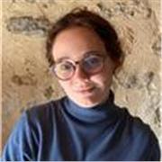 Forte d'une expérience solide, je vous propose des leçons uniques où la langue se mêle harmonieusement avec la richesse de la culture et de l'art français.

Mes leçons sont conçues pour vous offrir une expérience immersive, où chaque mot, chaque expressio