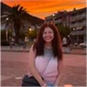 Profesora de inglés y francés para alumnos de primaria. 