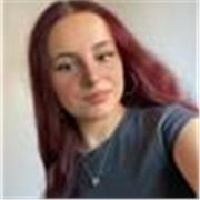 Estudiante de Trabajo Social con experiencia impartiendo clases de inglés, lengua castellana y música para primaria. 